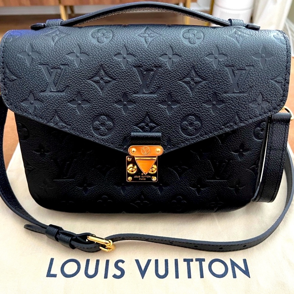 🖤🖤 Authentic Louis Vuitton Pochette Metis Empreinte in Black